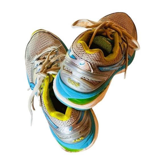 Women’s Asic’s GT-2000 T657N running sneakers 8.5 wide silver blue gently worn - Picture 11 of 16